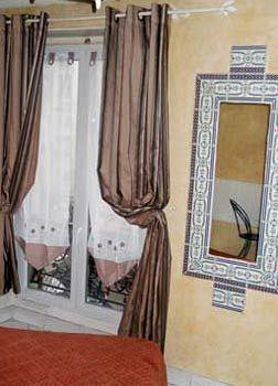 Hotel Le Petit Trianon Parijs